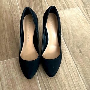 Size 6 1/2 Lauren Conrad Black velvet pumps! Only wore once for a wedding